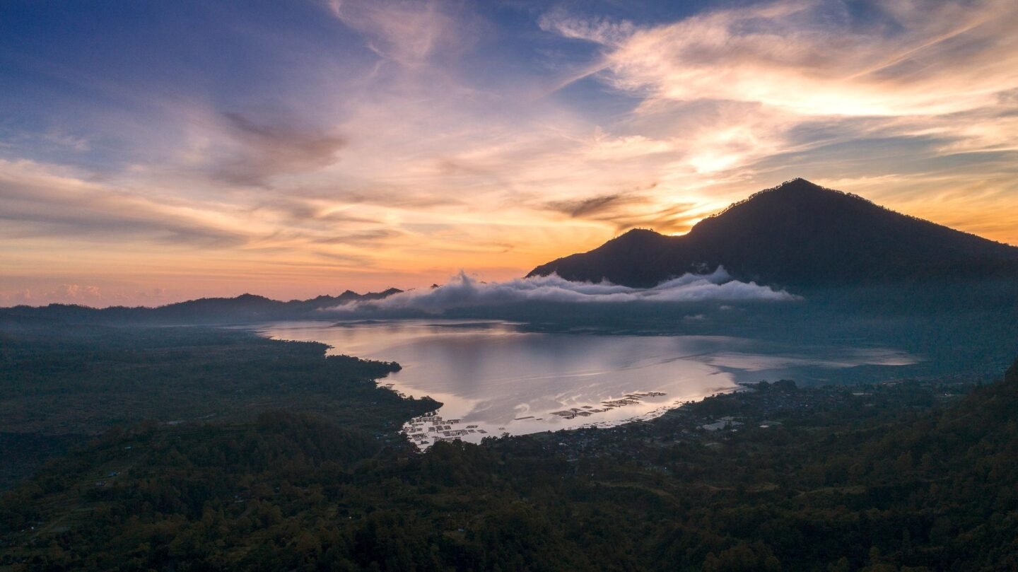 batur lake